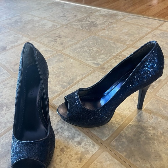 💥 Buy 2 get 1 Free 💥 Blue sequinned heels - Picture 1 of 3